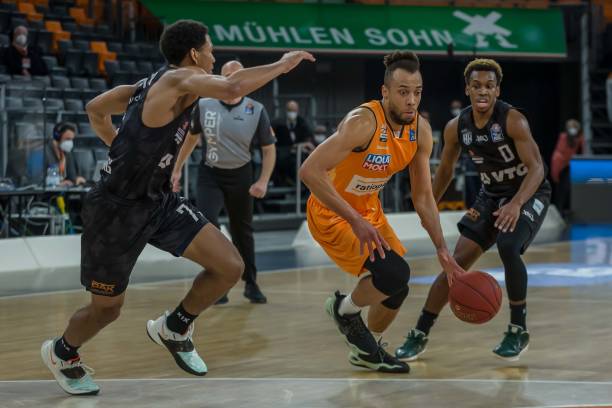 的连续两年 的连续两年